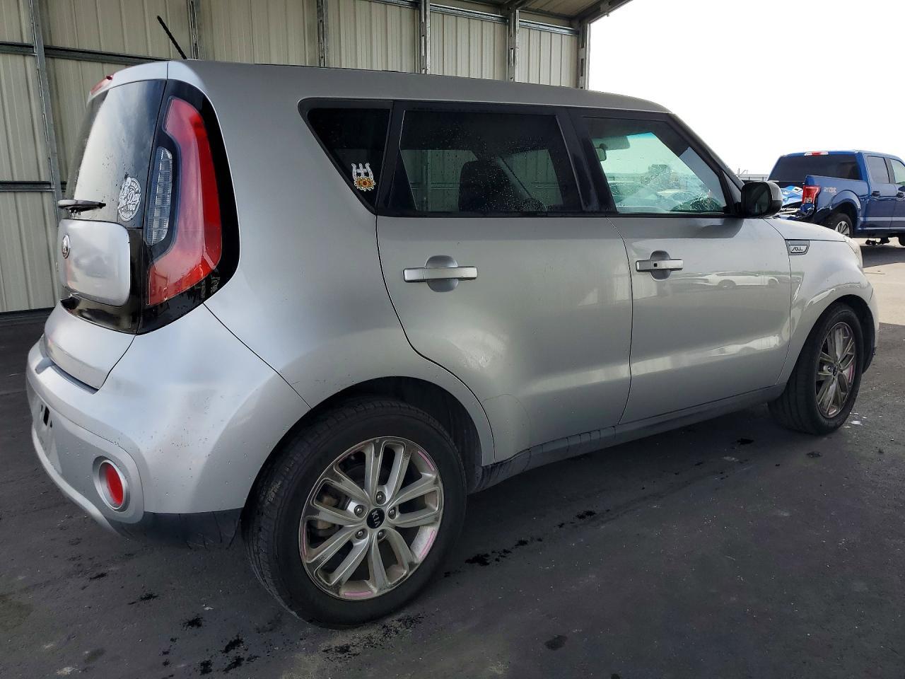 2017 Kia Soul + - Image 3