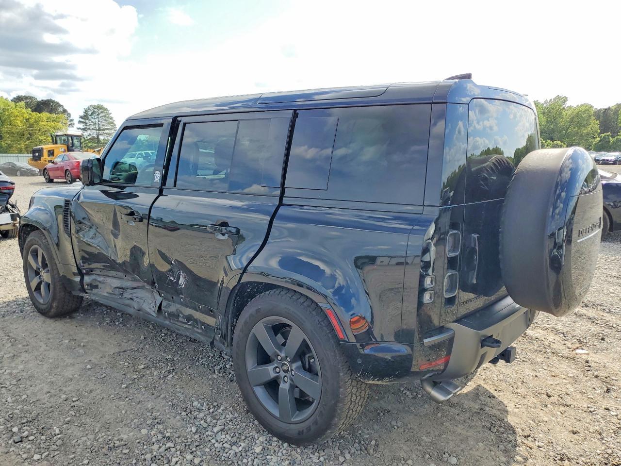 2025 Land Rover Defender 110 - Фото 2
