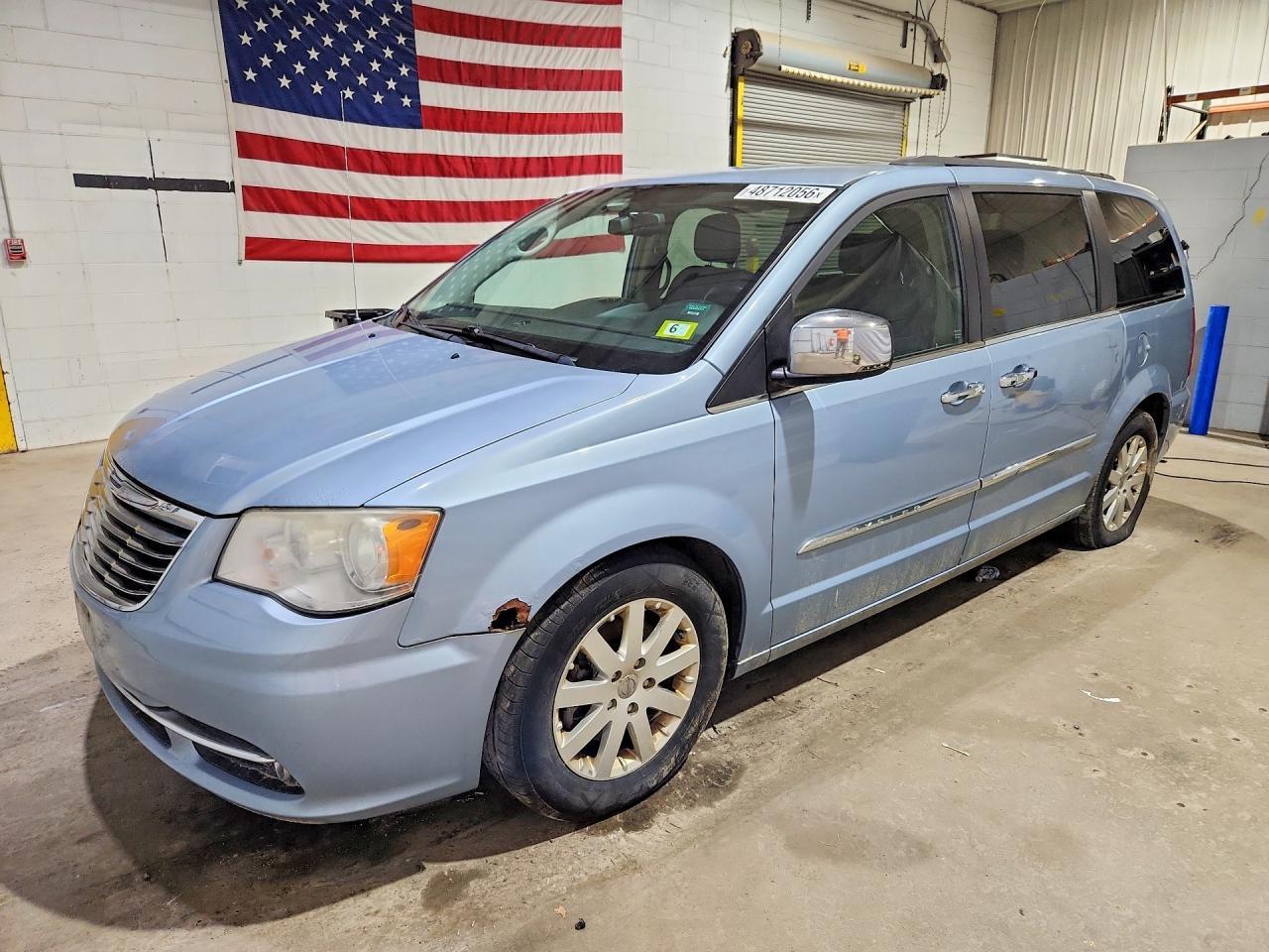 2012 Chrysler Town & Country Touring L
