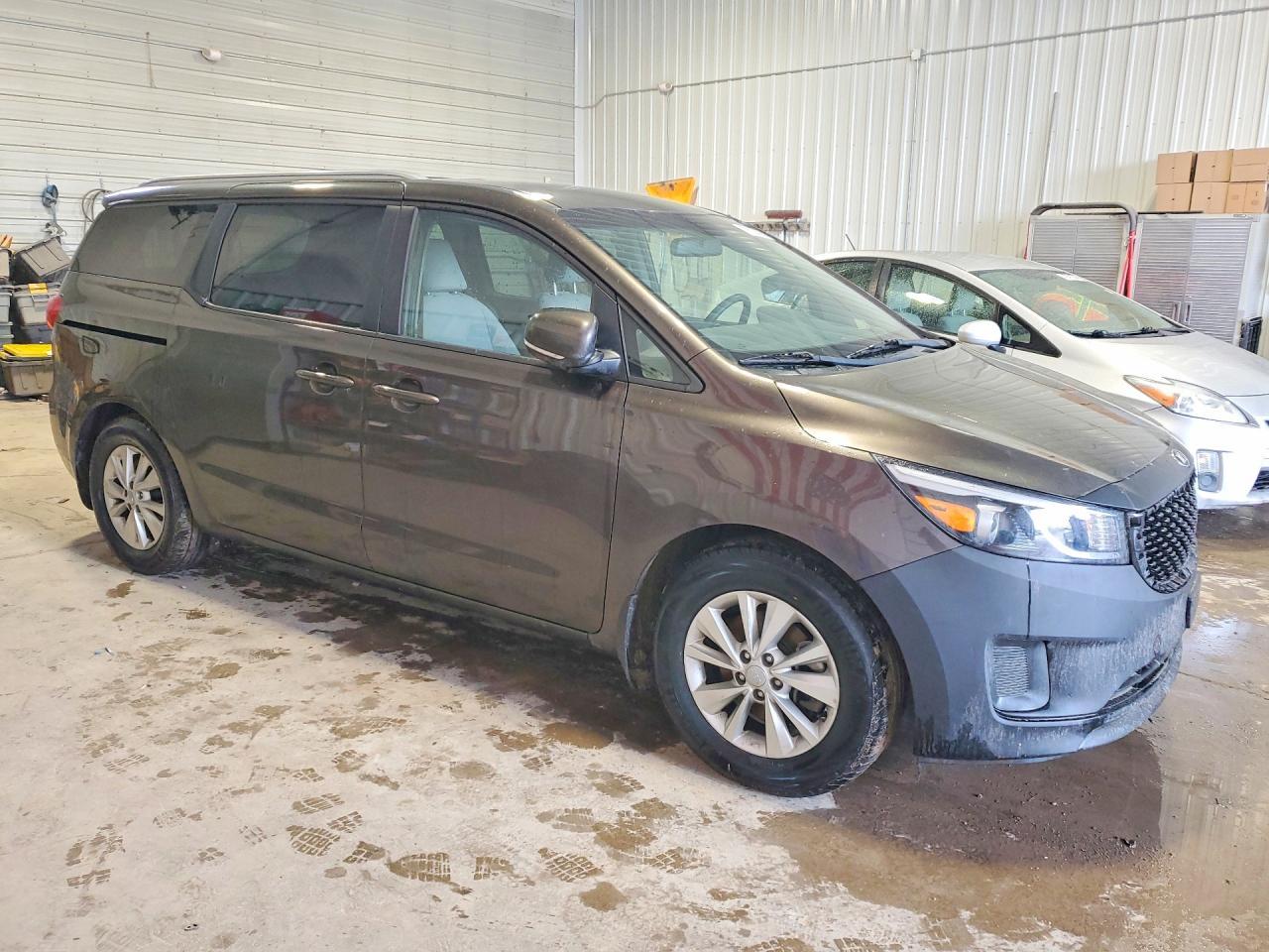 2016 Kia Sedona Lx - Image 4