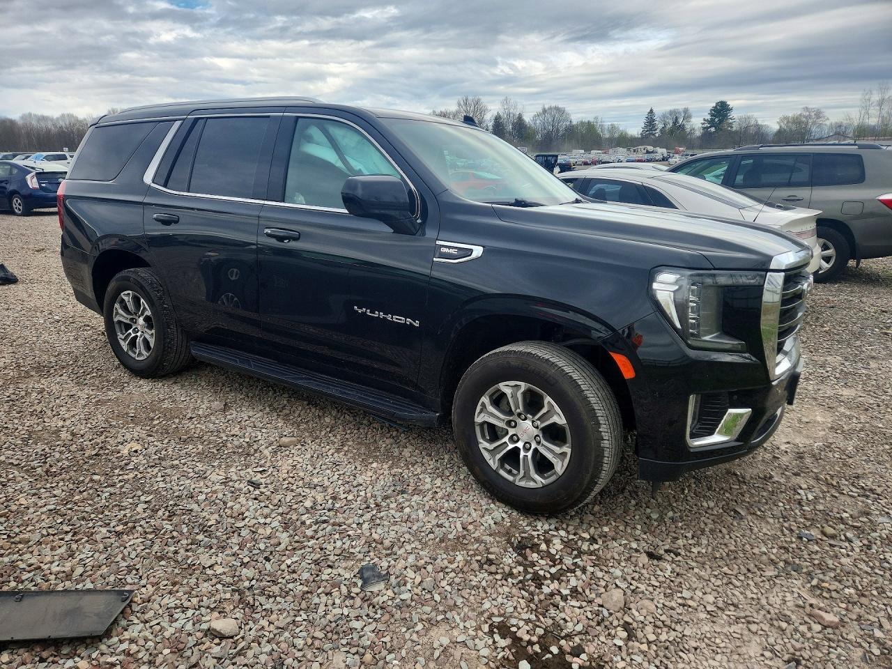 2022 GMC Yukon Sle - Image 4
