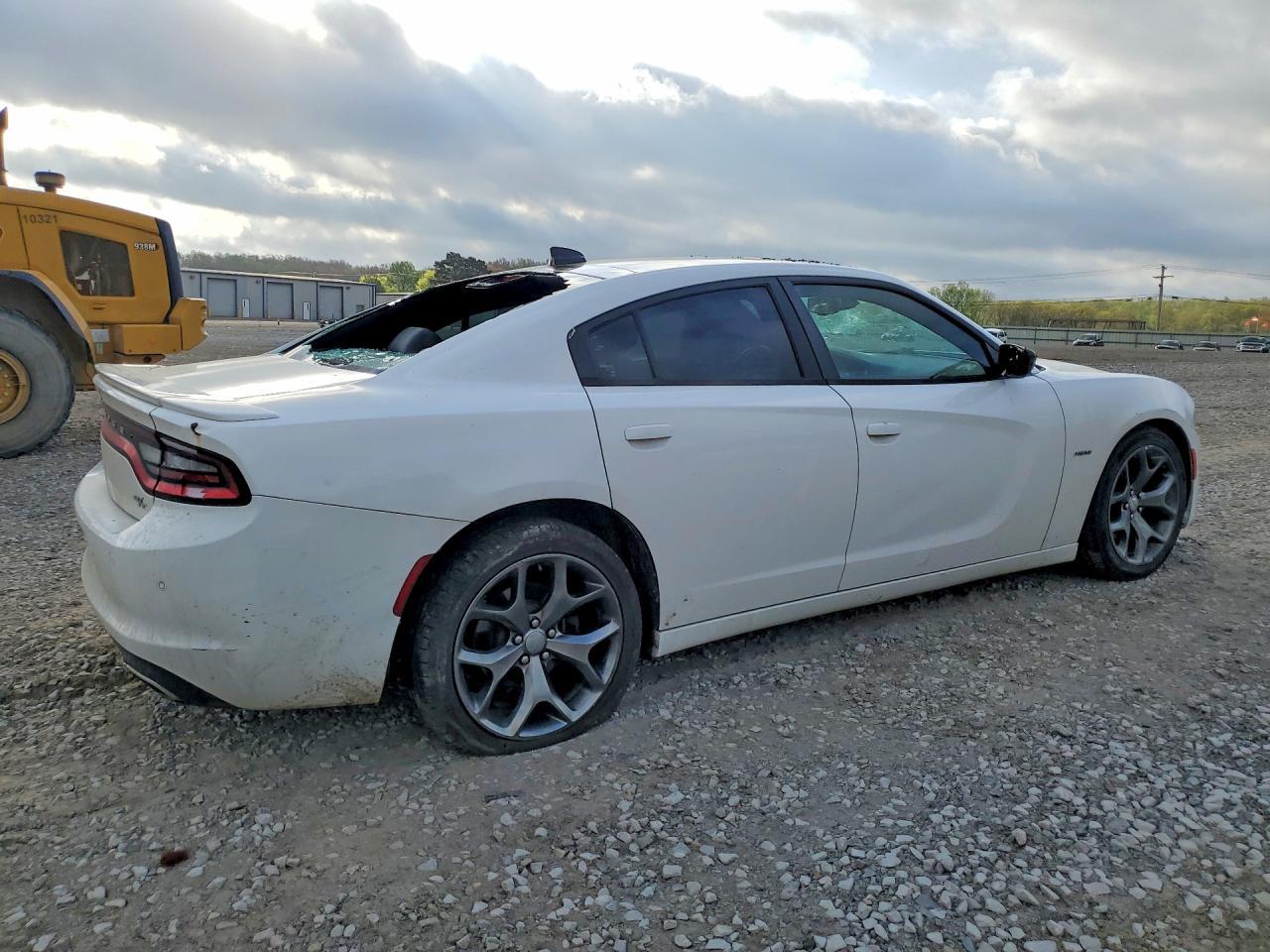 2015 Dodge Charger R - Image 3