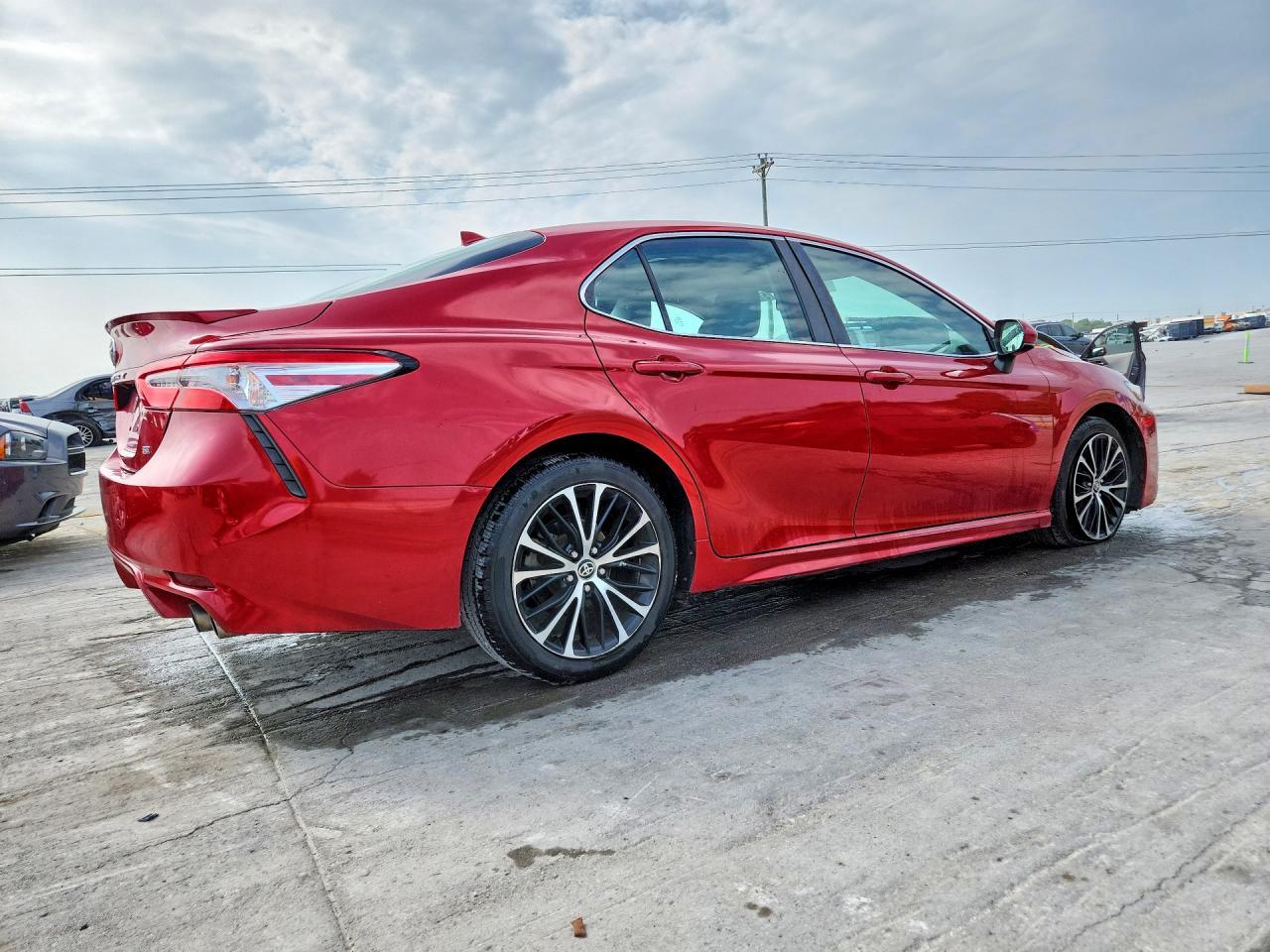 2020 Toyota Camry Se - Image 3