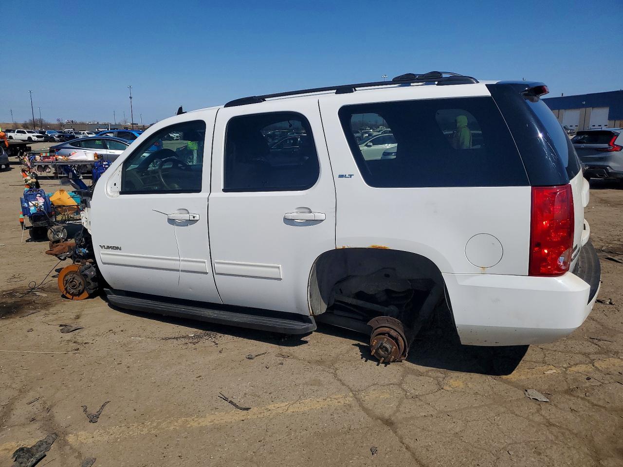 2011 GMC Yukon Slt - Image 2