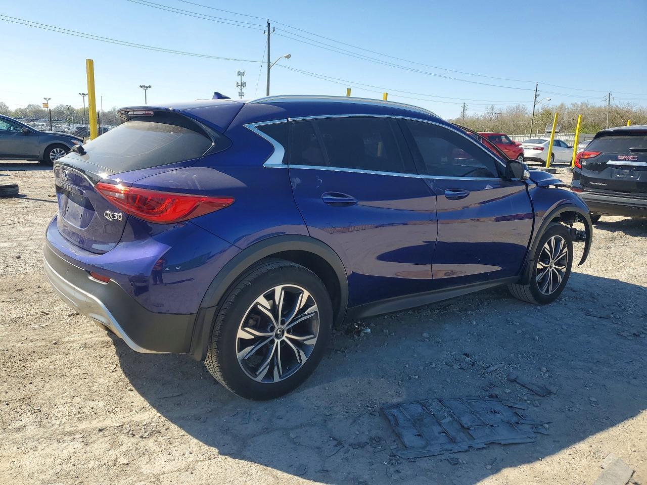 2017 Infiniti Qx30 Premium - Image 3
