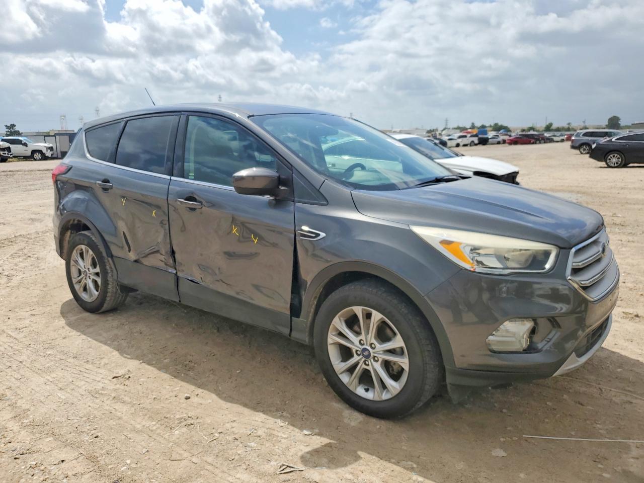 2019 Ford Escape Se - Фото 4