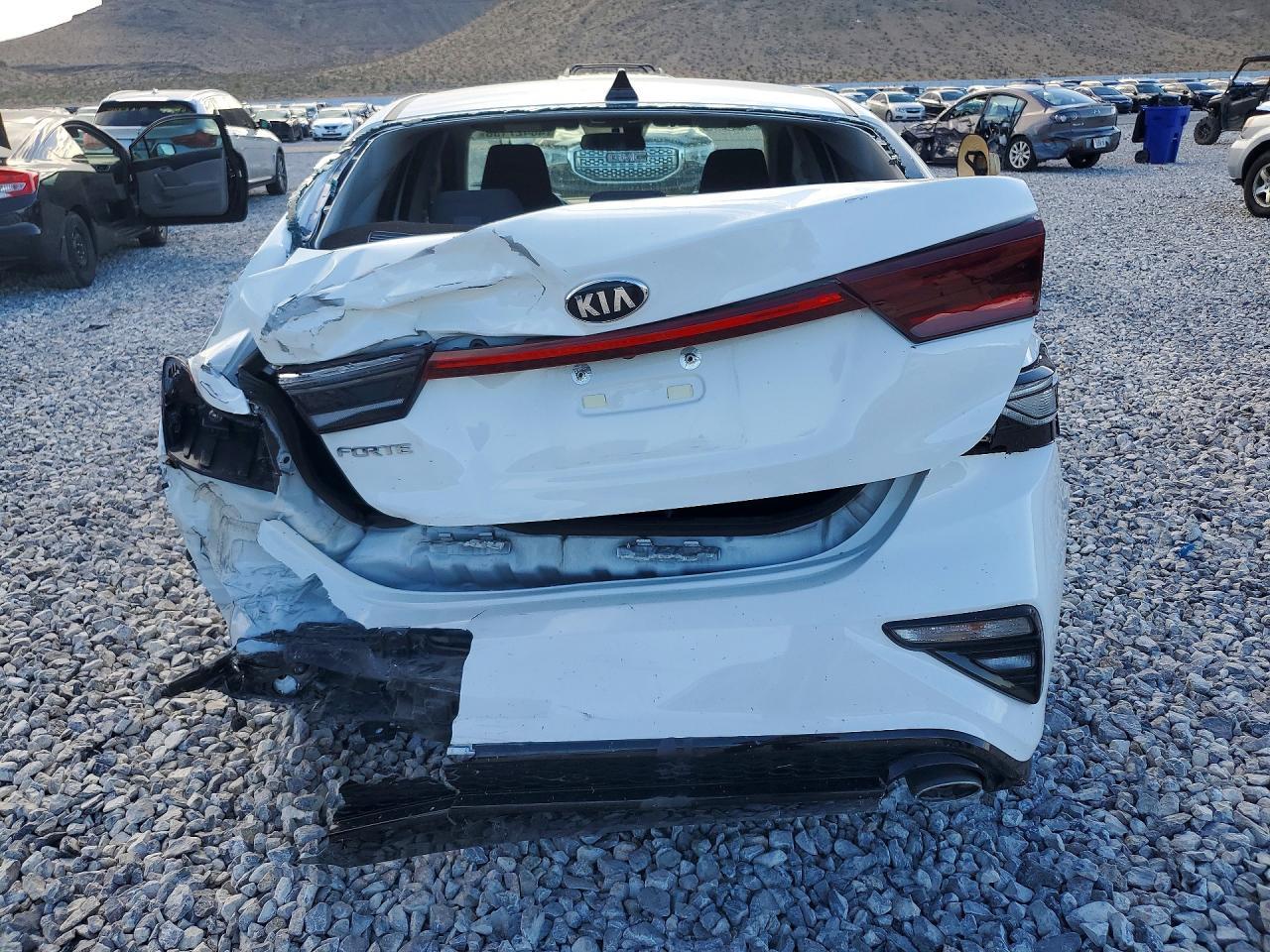2019 Kia Forte Lxs - Image 6