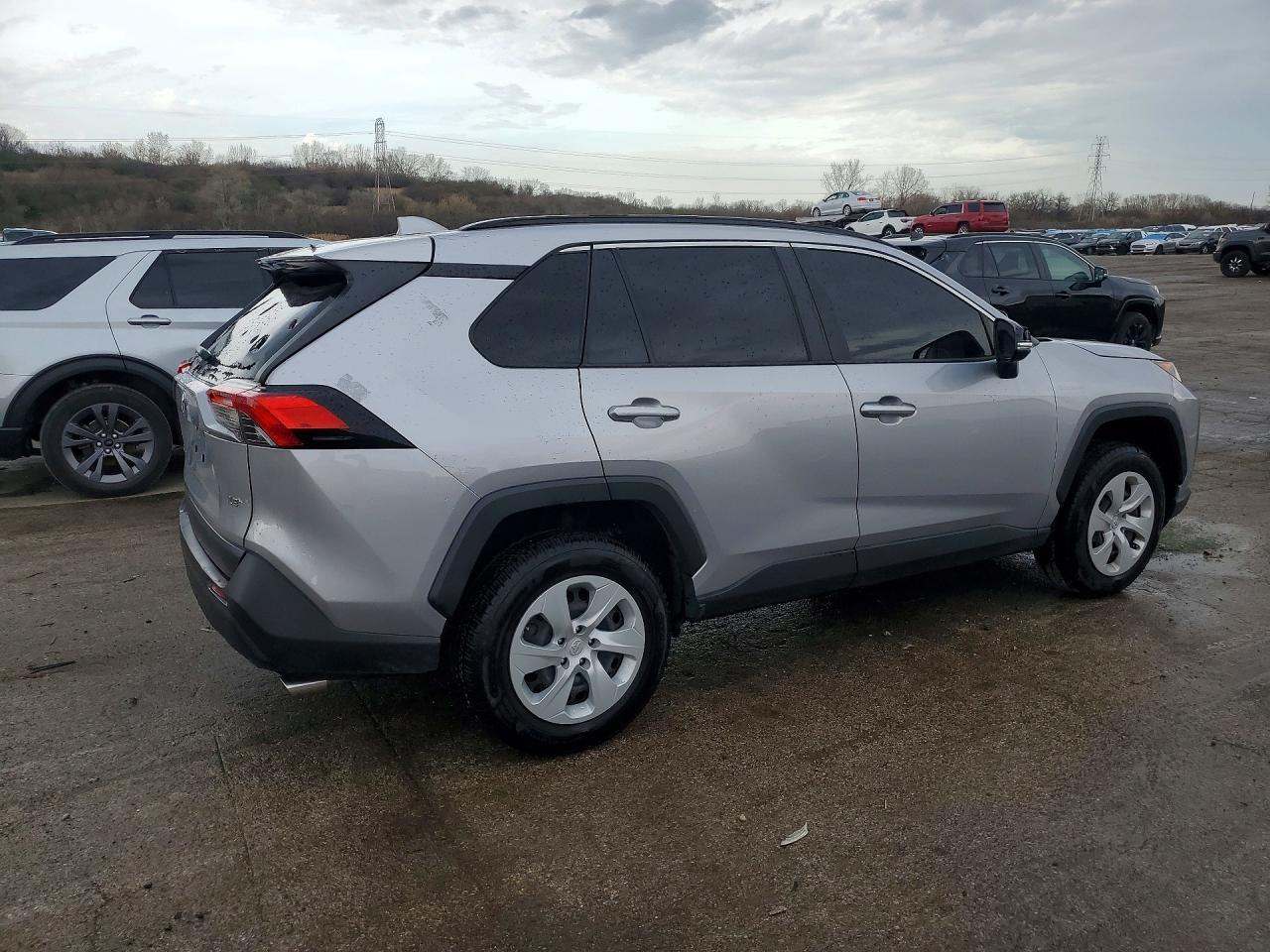 2020 Toyota Rav4 Le - Фото 3