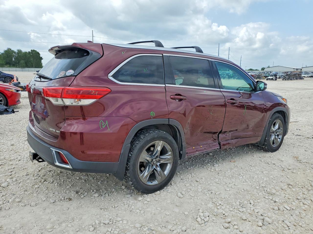 2017 Toyota Highlander Limited Platinum - Image 3