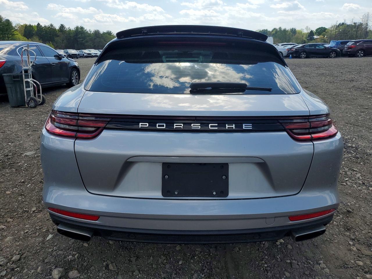 2018 Porsche Panamera 4 Sport Turismo - Image 6