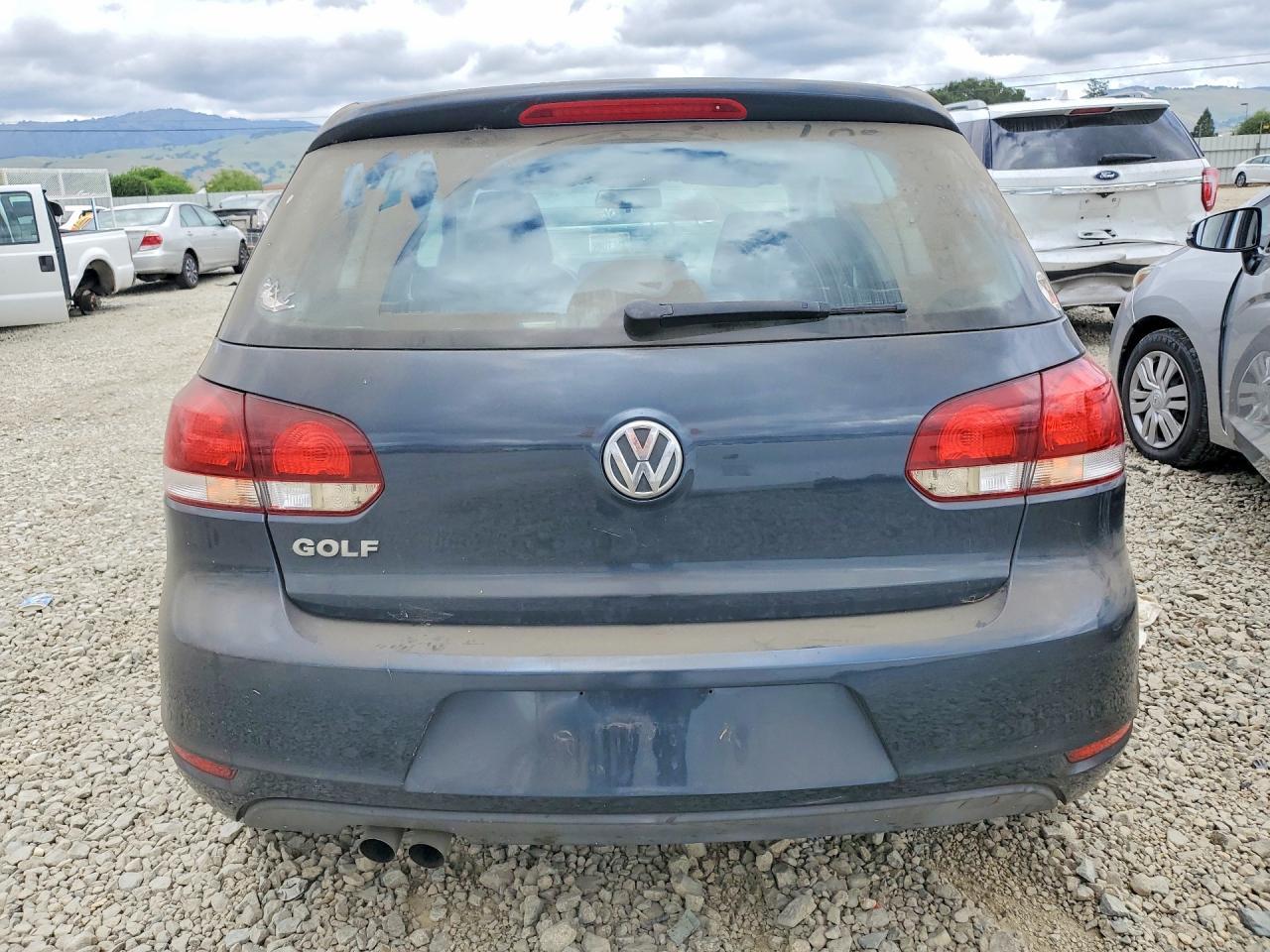 2010 Volkswagen Golf - Image 6
