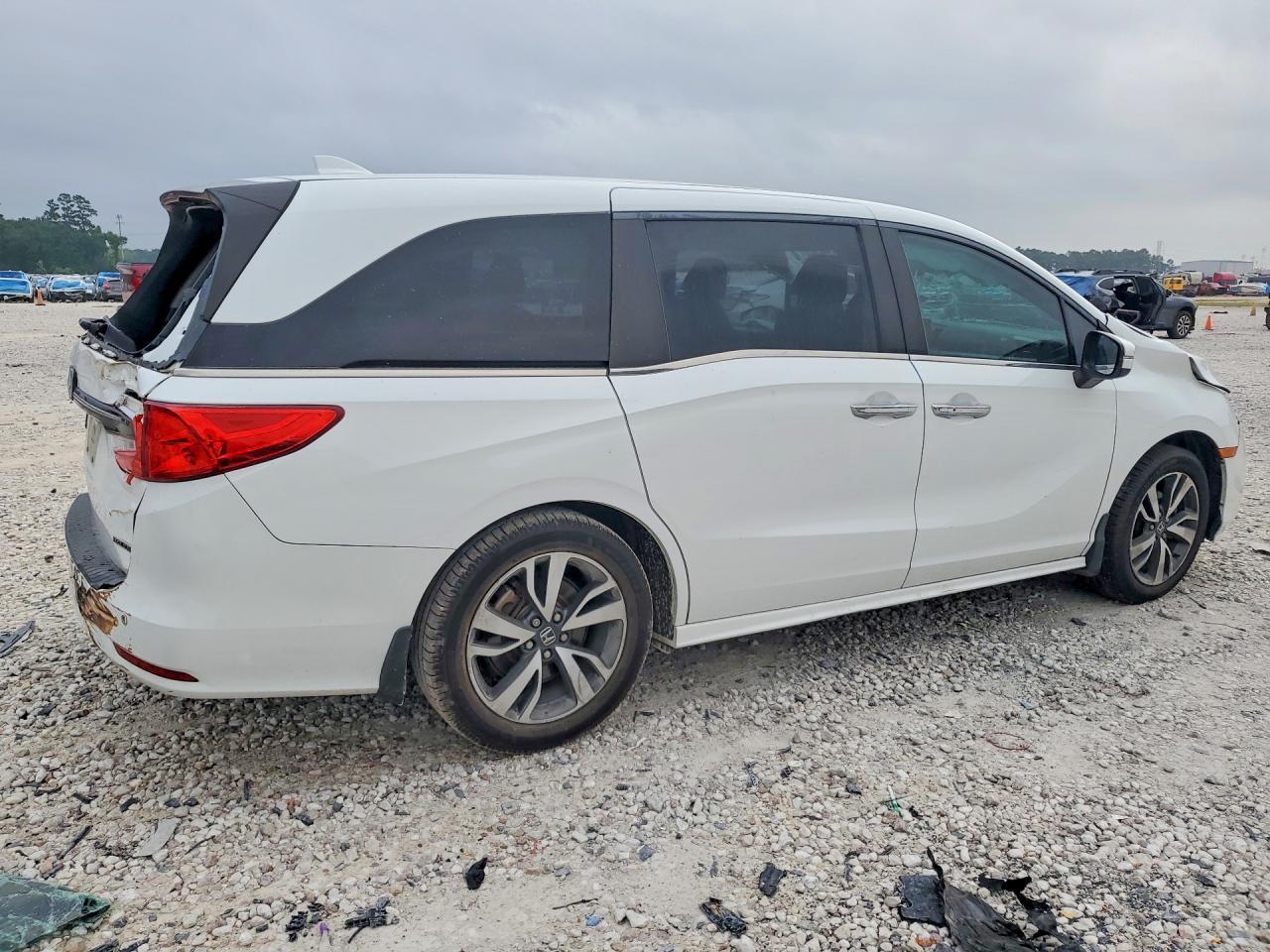 2022 Honda Odyssey Touring - Фото 3