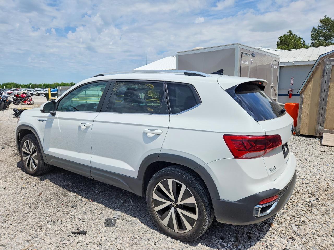 2022 Volkswagen Taos Se - Image 2