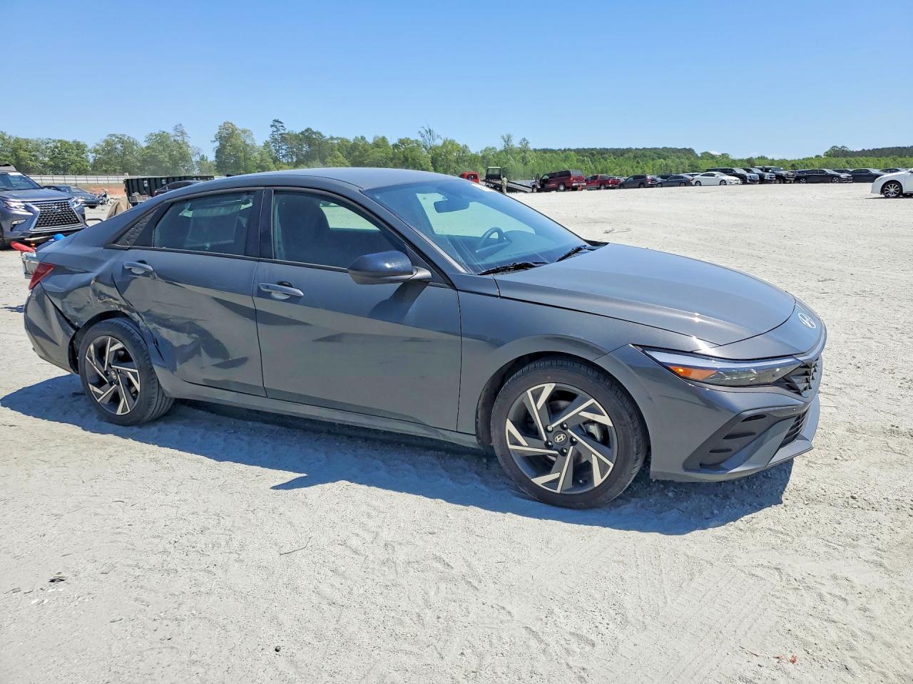 2025 Hyundai Elantra Sel Sport - Image 4