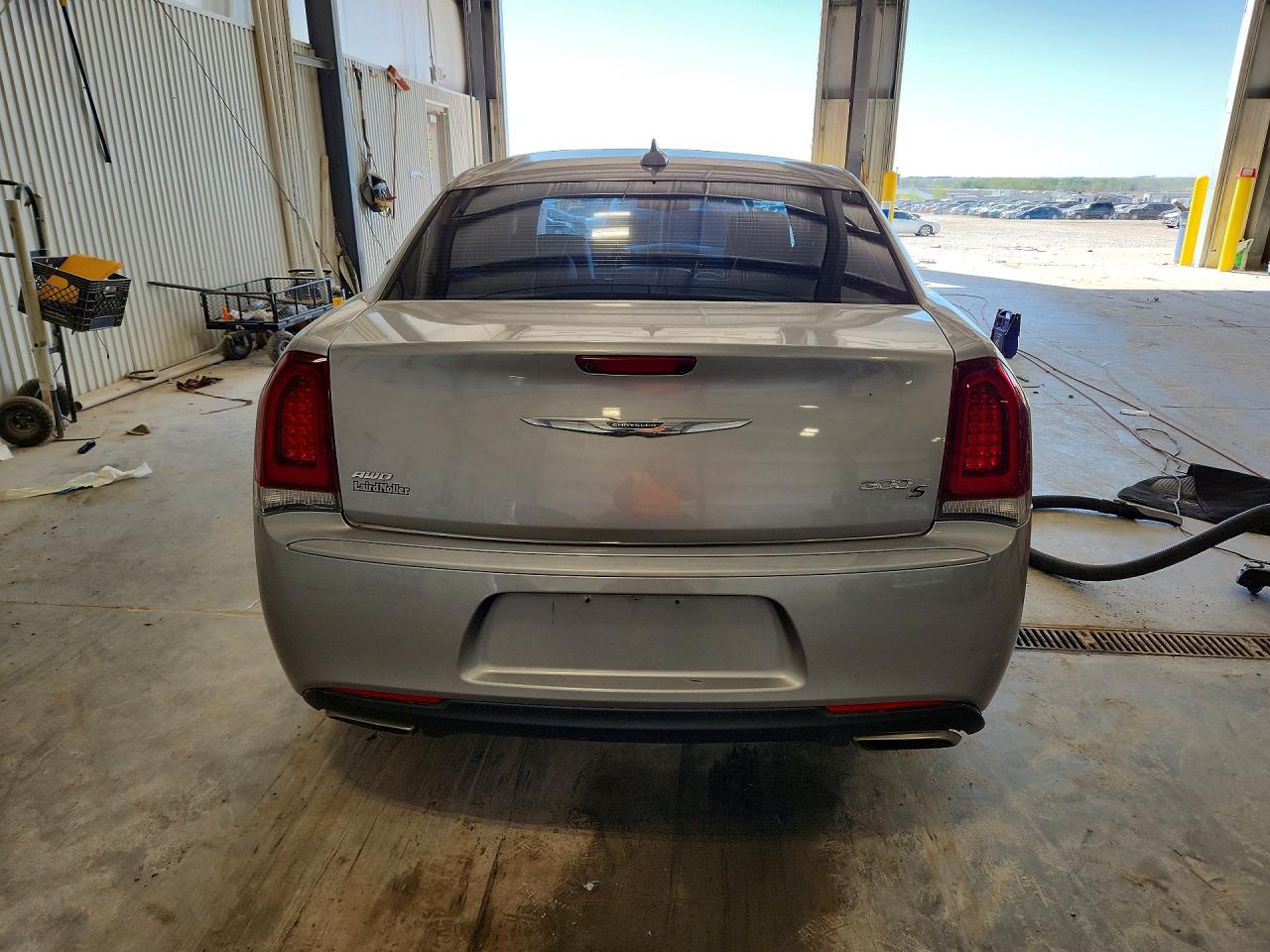 2016 Chrysler 300 S - Image 6
