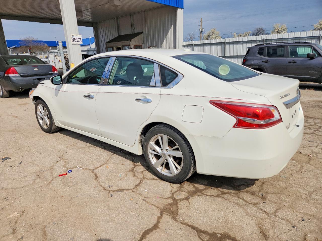 2013 Nissan Altima 2.5 - Фото 2