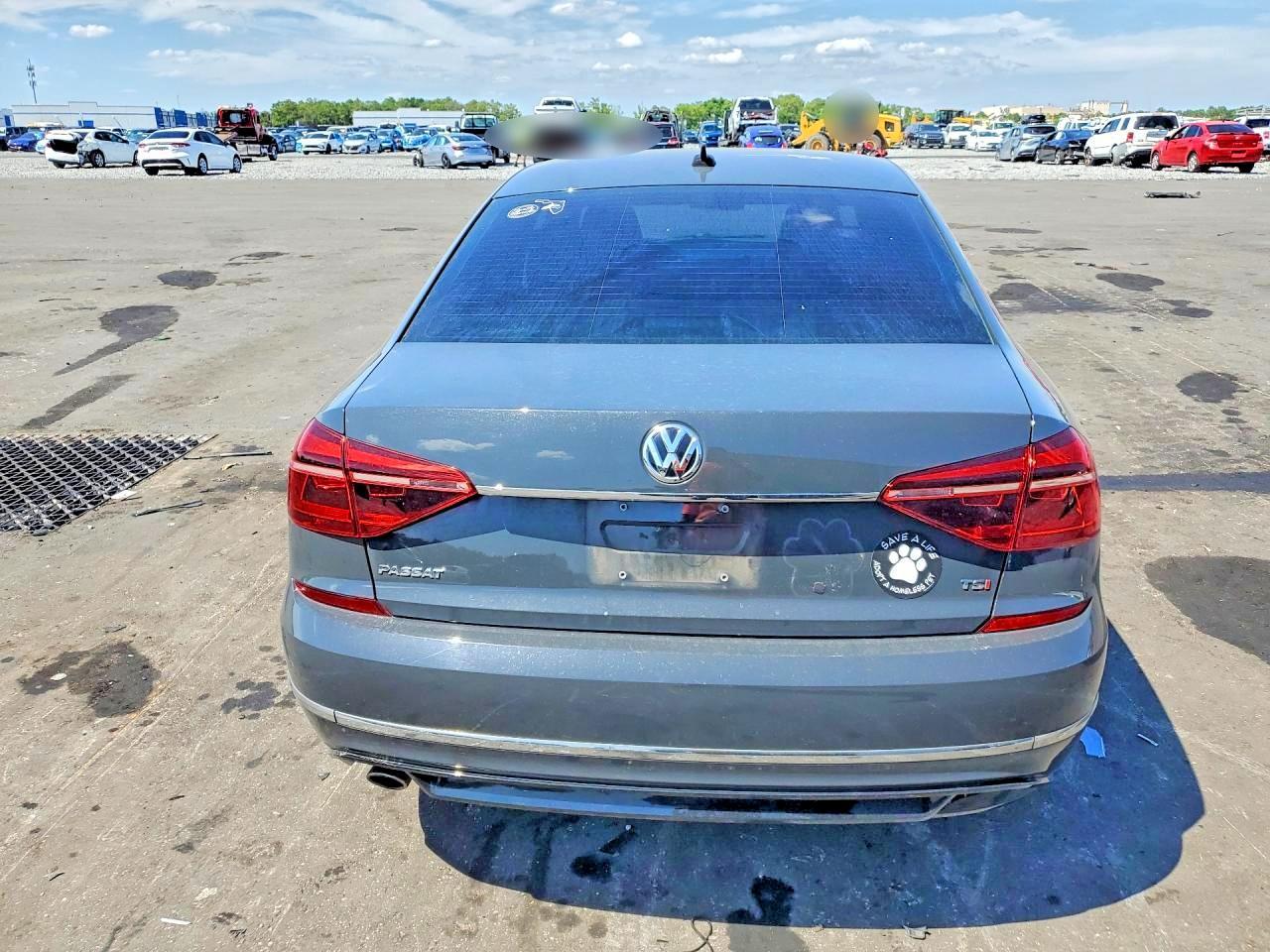 2017 Volkswagen Passat R-Line - Image 6