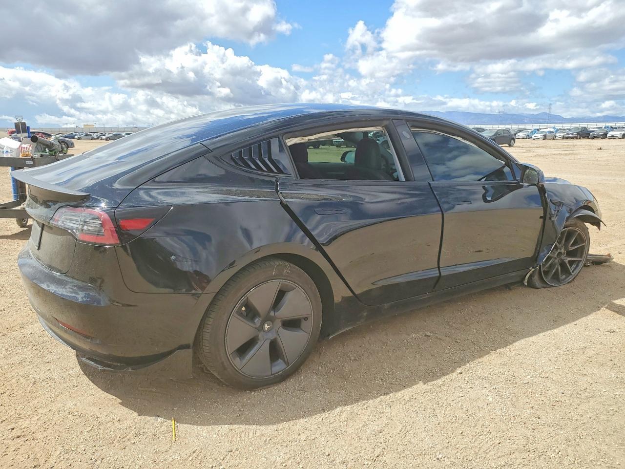 2023 Tesla Model 3 - Фото 3