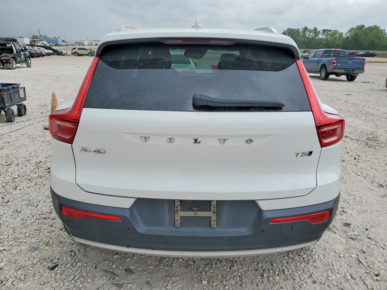 2019 Volvo Xc40 T5 Momentum - Image 6