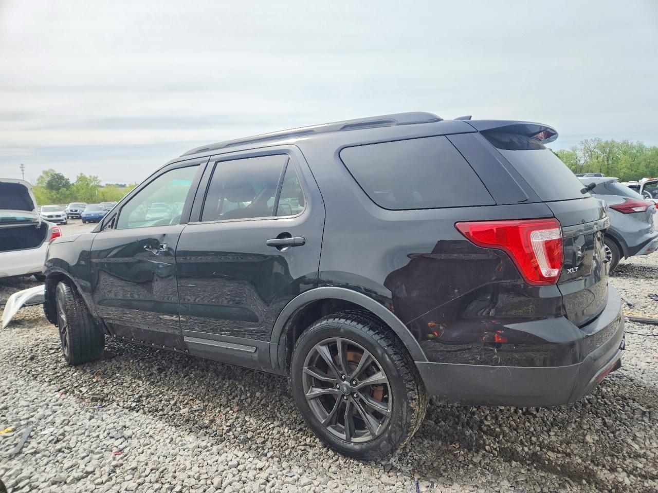 2017 Ford Explorer Xlt - Фото 2