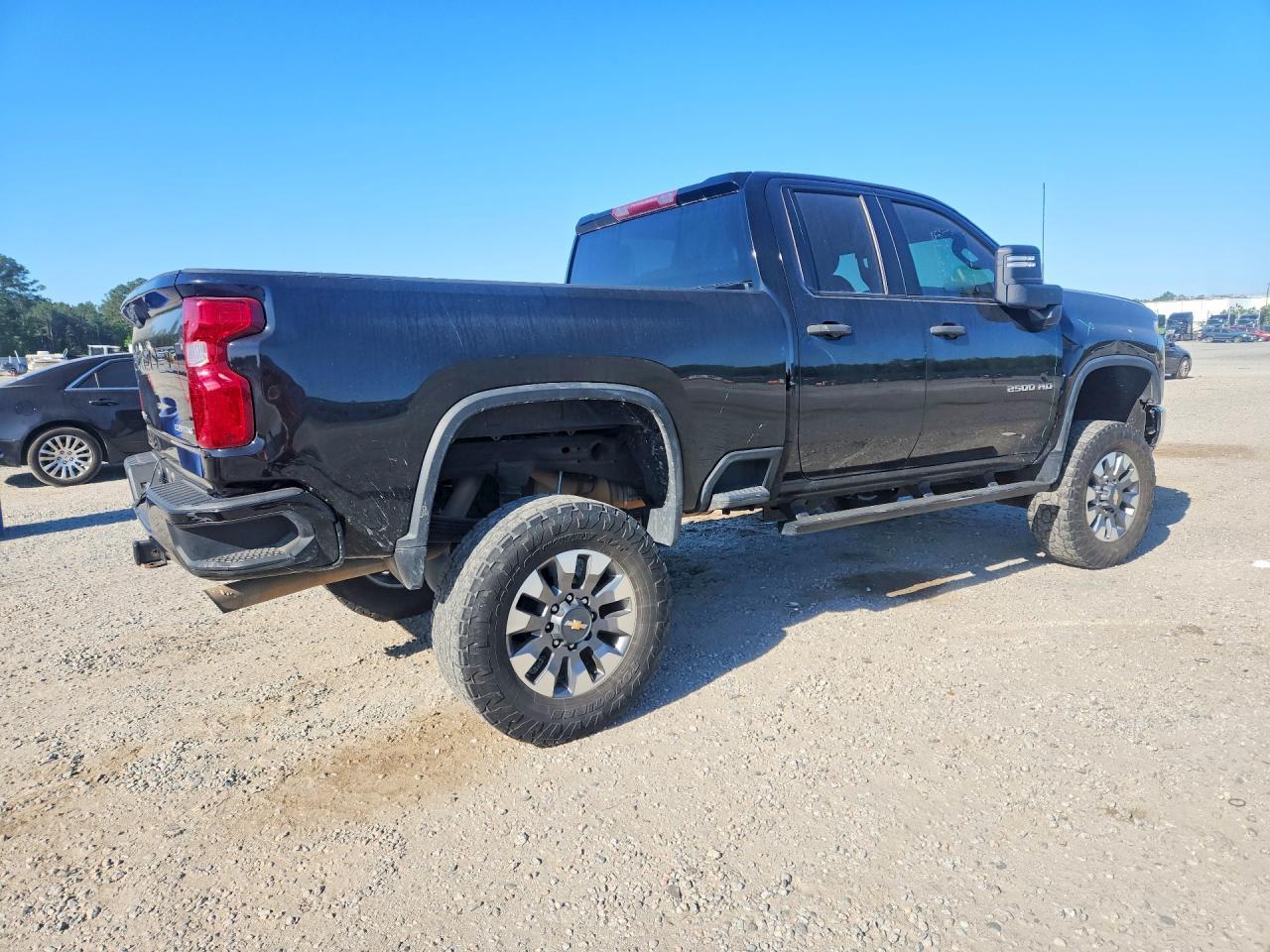 2022 Chevrolet Silverado K2500 Custom - Фото 3