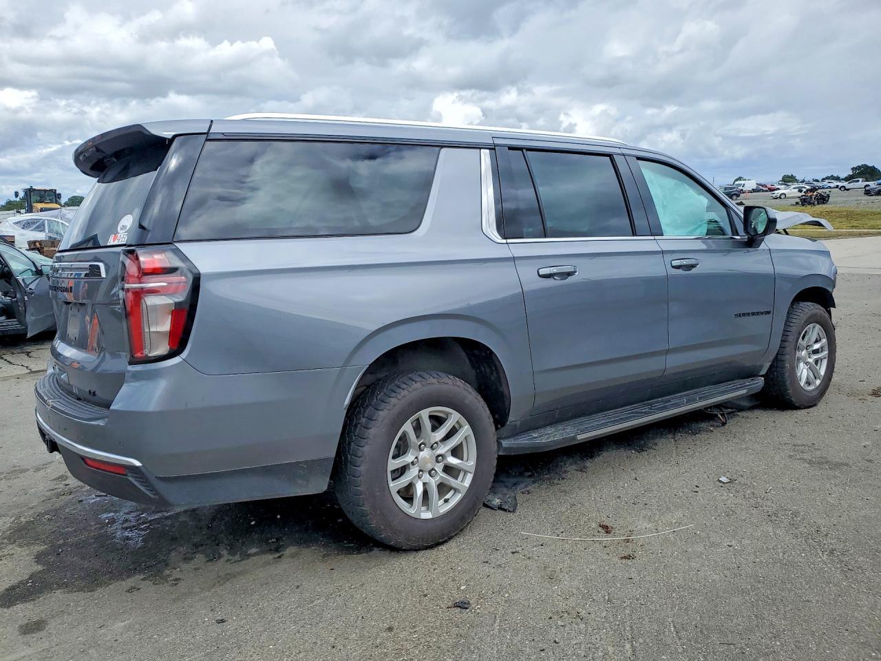 2021 Chevrolet Suburban K1500 Lt - Image 3