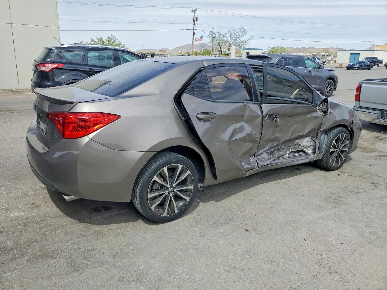 2017 Toyota Corolla Se - Фото 3