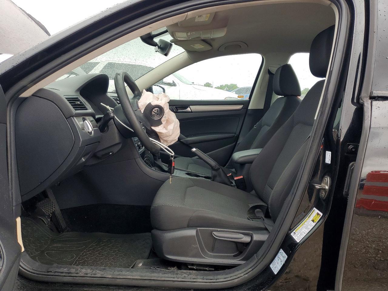 2013 Volkswagen Passat S - Фото 7
