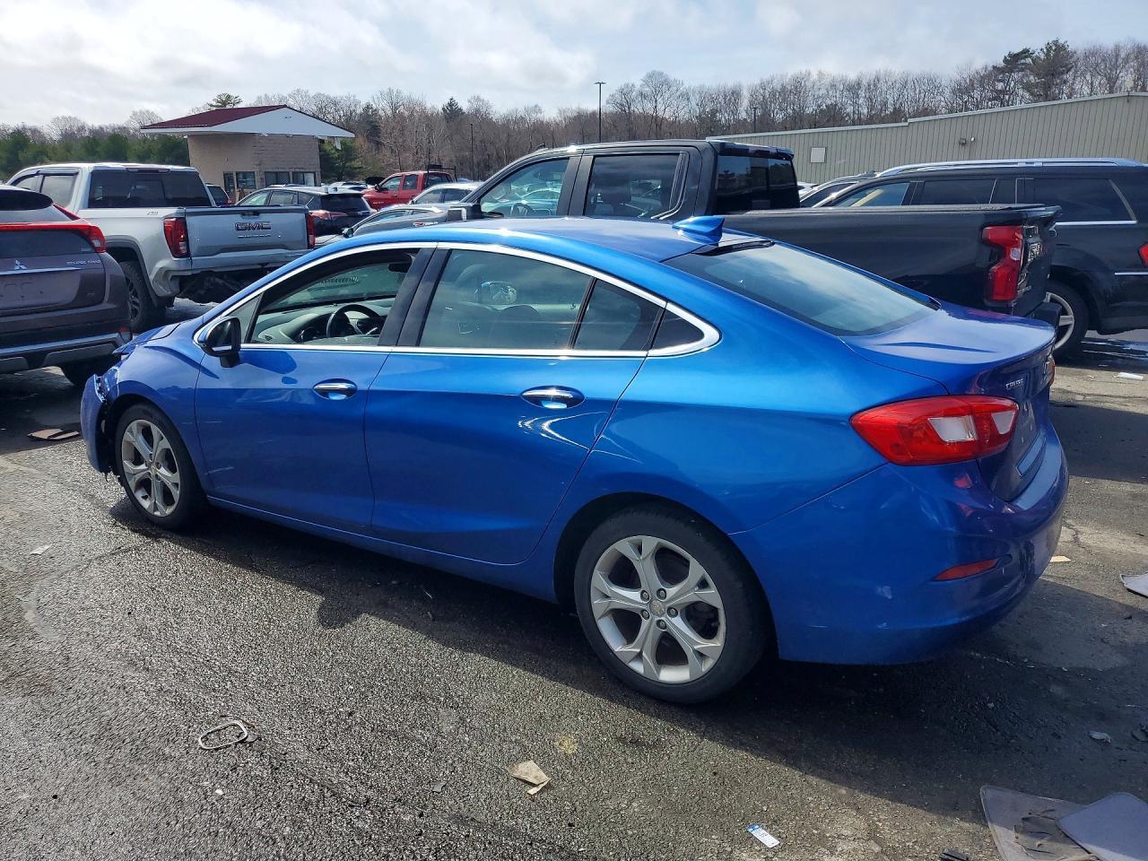 2016 Chevrolet Cruze Premier - Фото 2