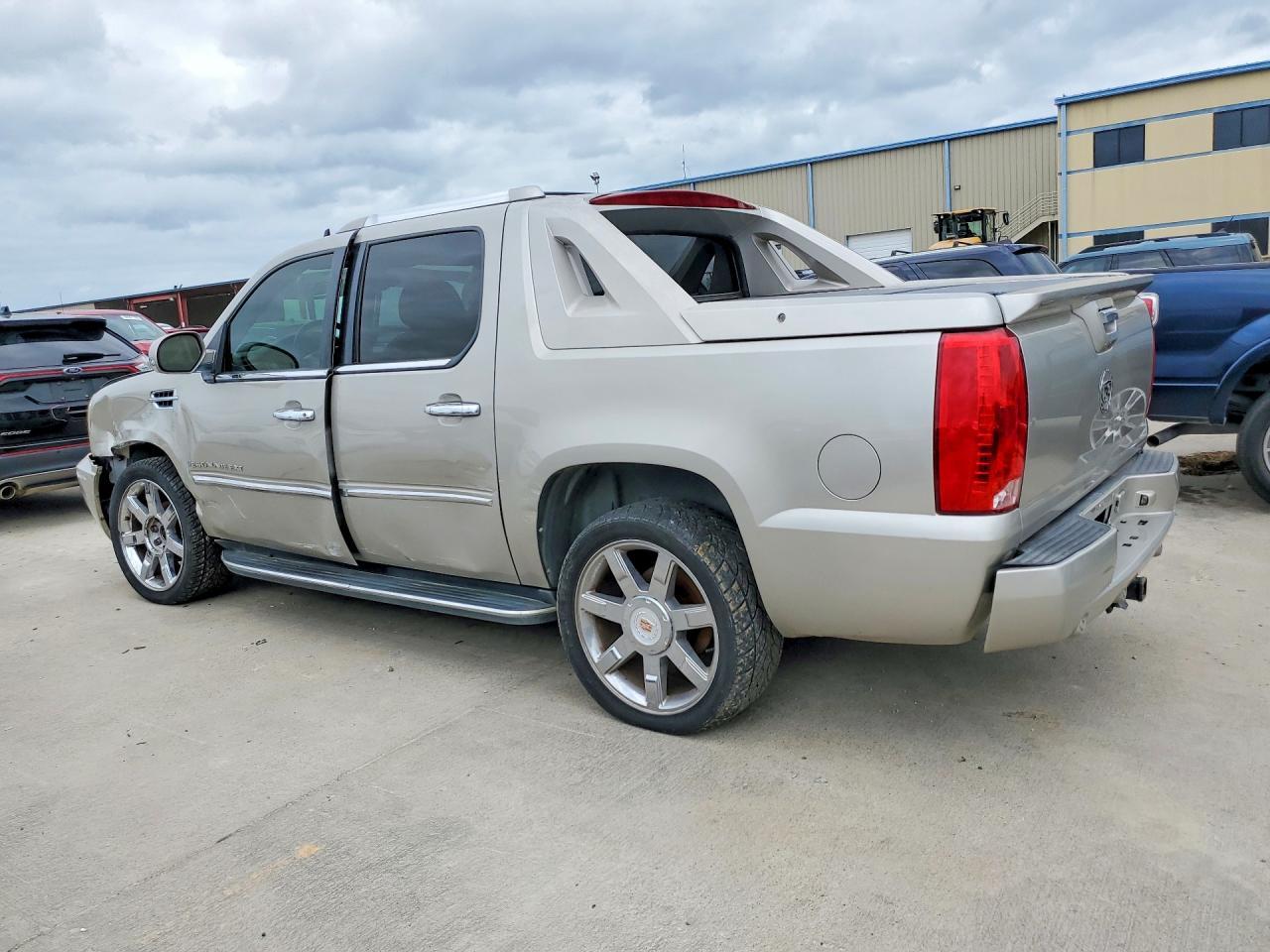 2008 Cadillac Escalade Ext - Image 2