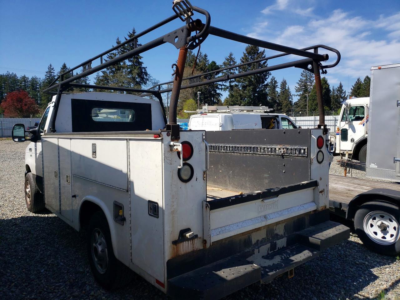 2010 Ford Econoline E350 Super Duty Cutaway Van - Image 2