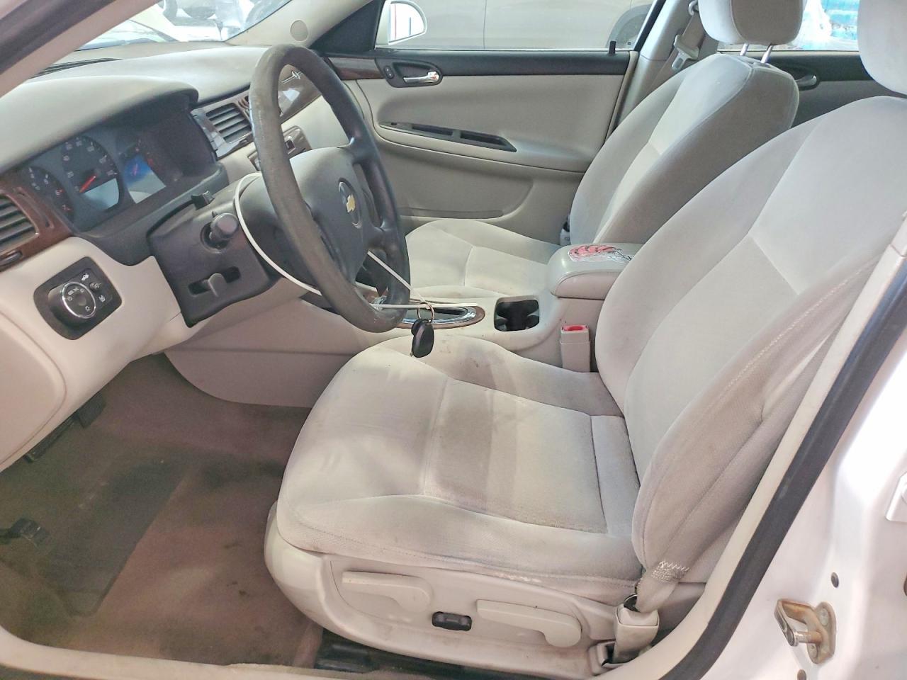 2010 Chevrolet Impala Ls - Фото 7