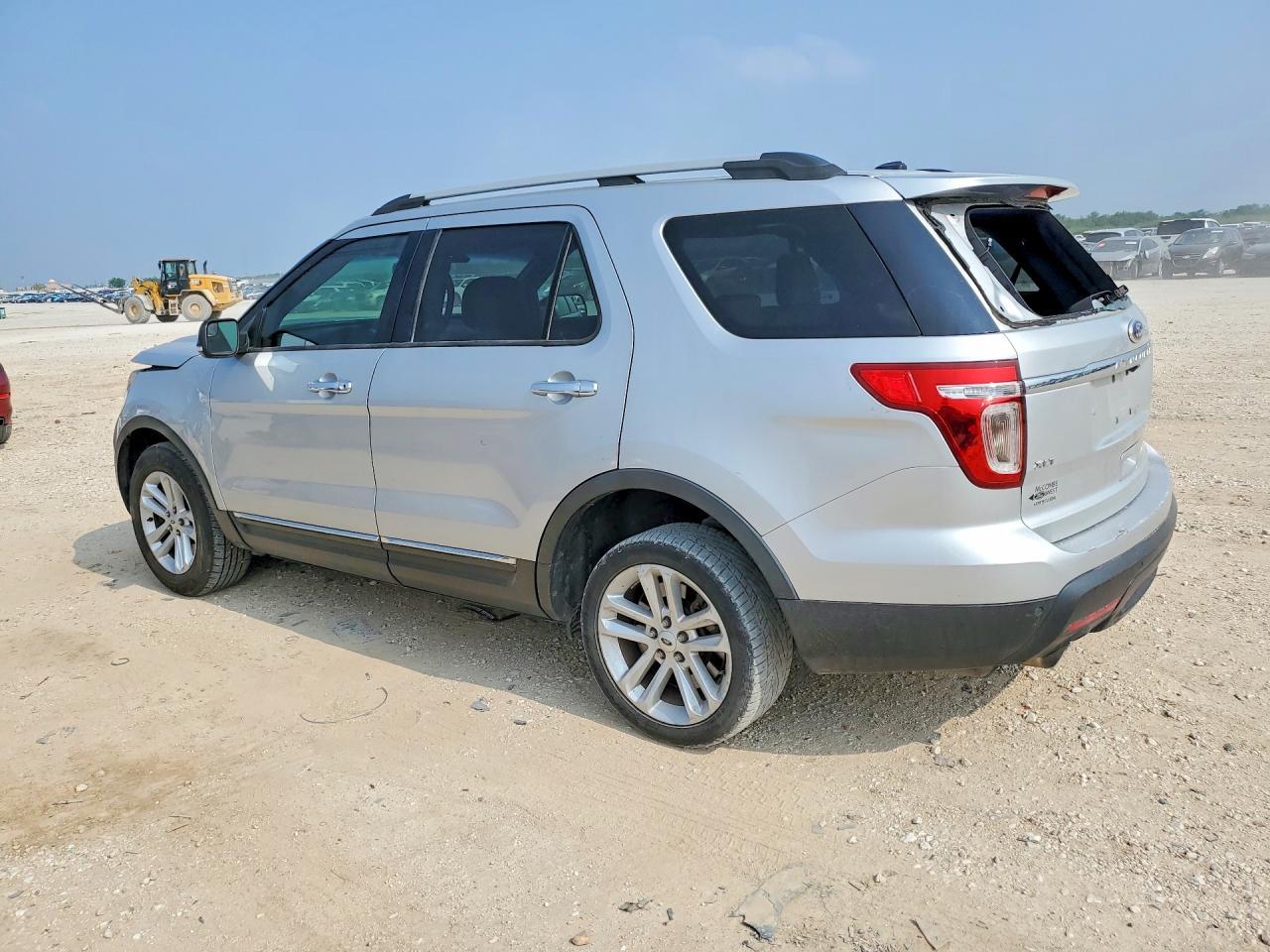 2014 Ford Explorer Xlt - Фото 2