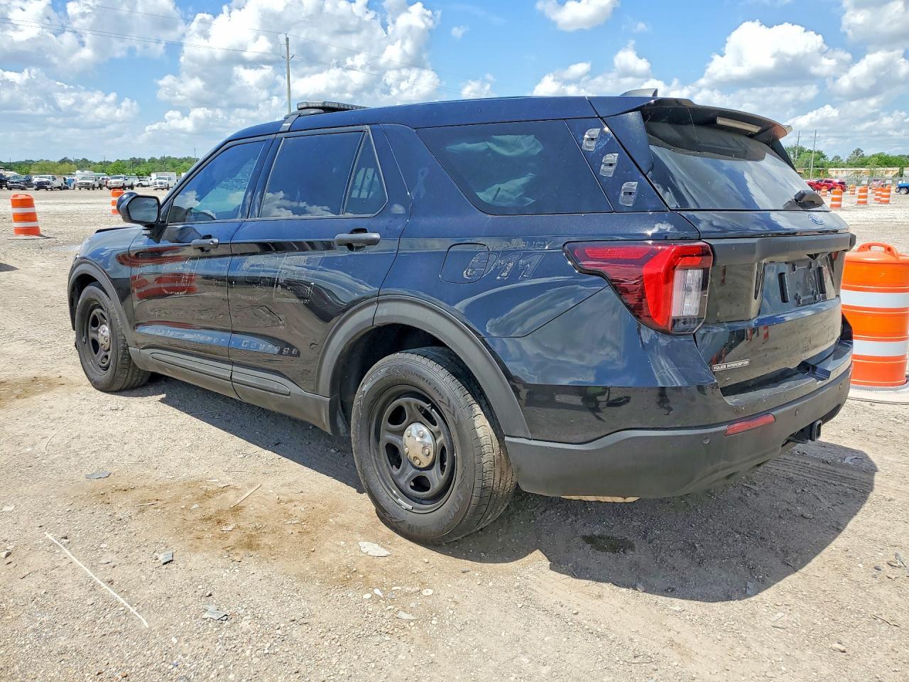 2025 Ford Explorer Police Interceptor - Image 2