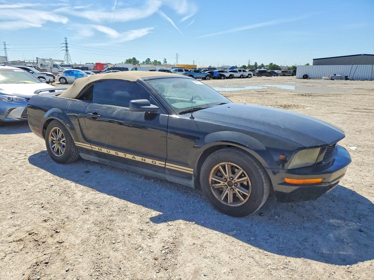 2005 Ford Mustang - Image 4