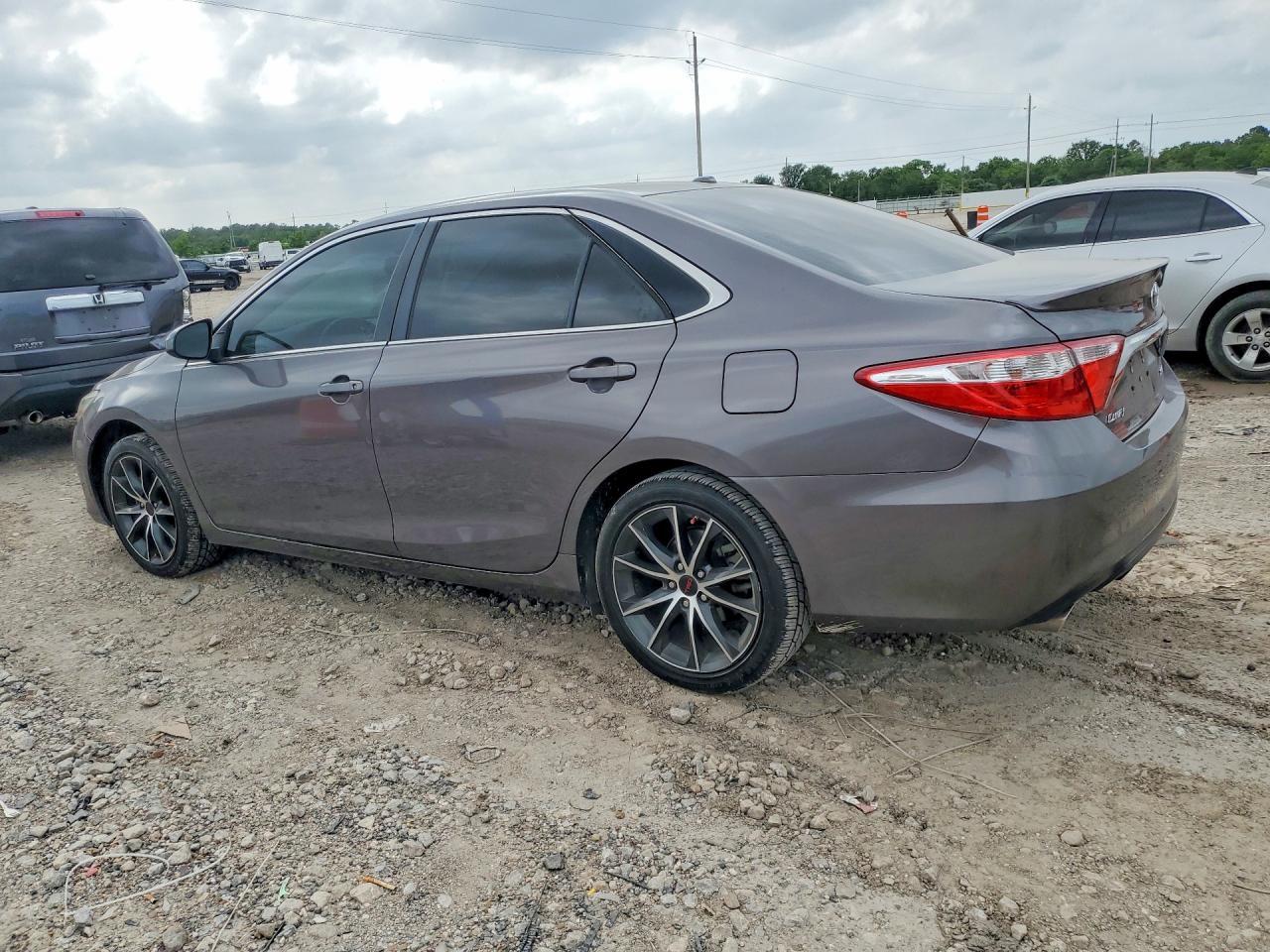 2016 Toyota Camry Xse V6 - Фото 2