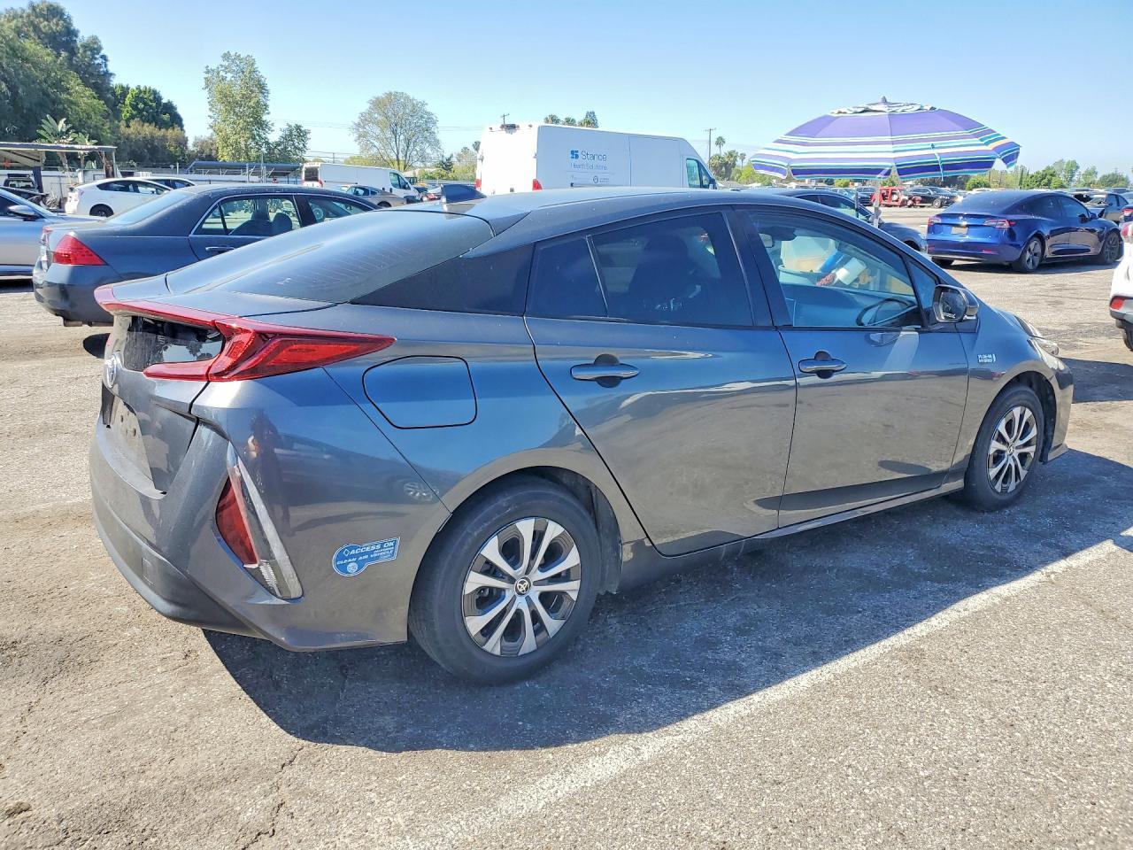2022 Toyota Prius Prime Le - Фото 3