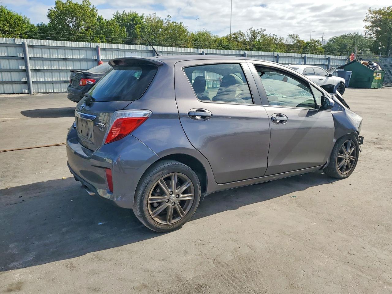 2014 Toyota Yaris 5-Door Se - Image 3