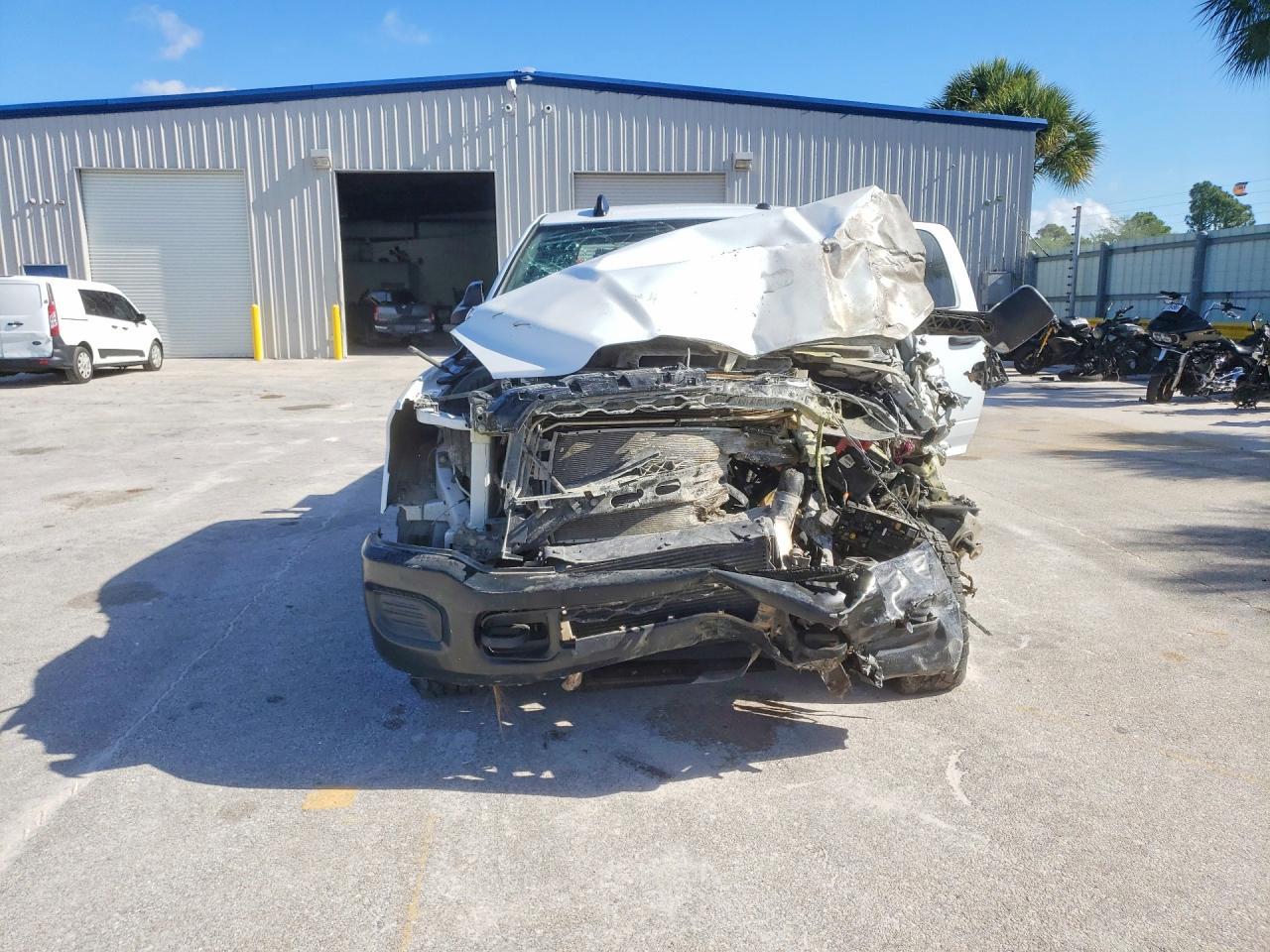 2022 Ram 2500 Tradesman - Фото 5