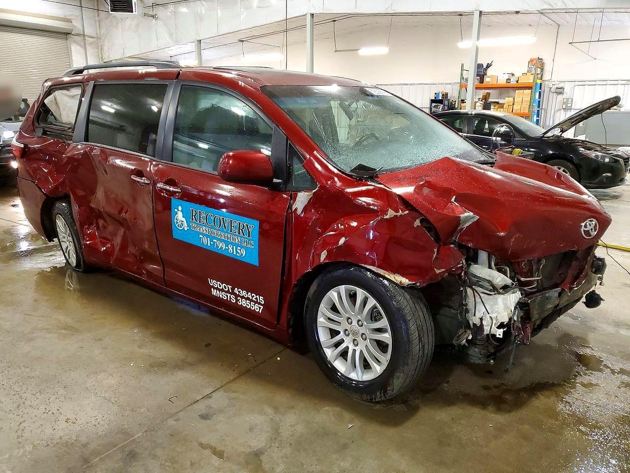 2015 Toyota Sienna Xle 8-Passenger - Фото 4