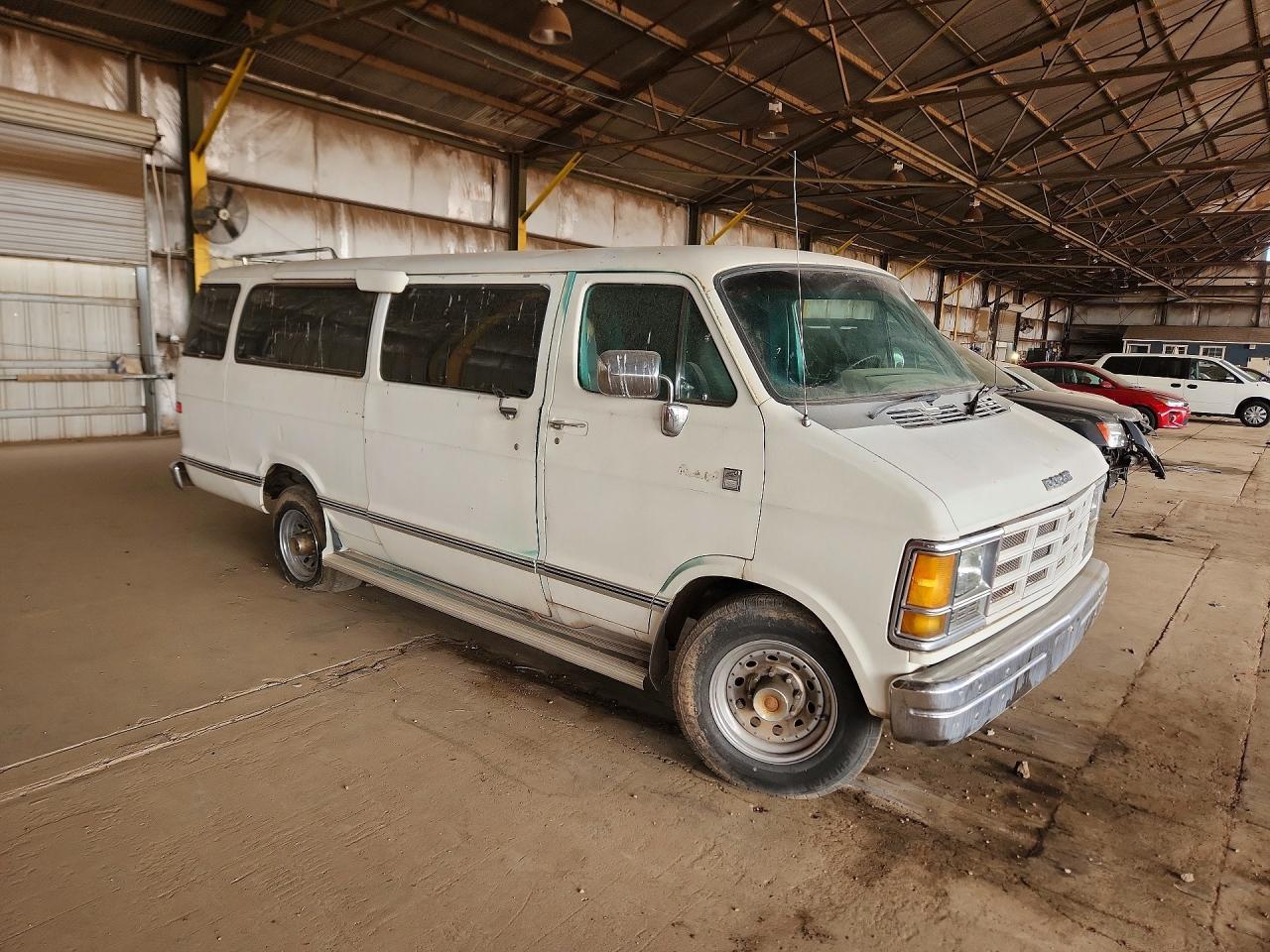 1986 Dodge Ram Wagon B350 - Image 4
