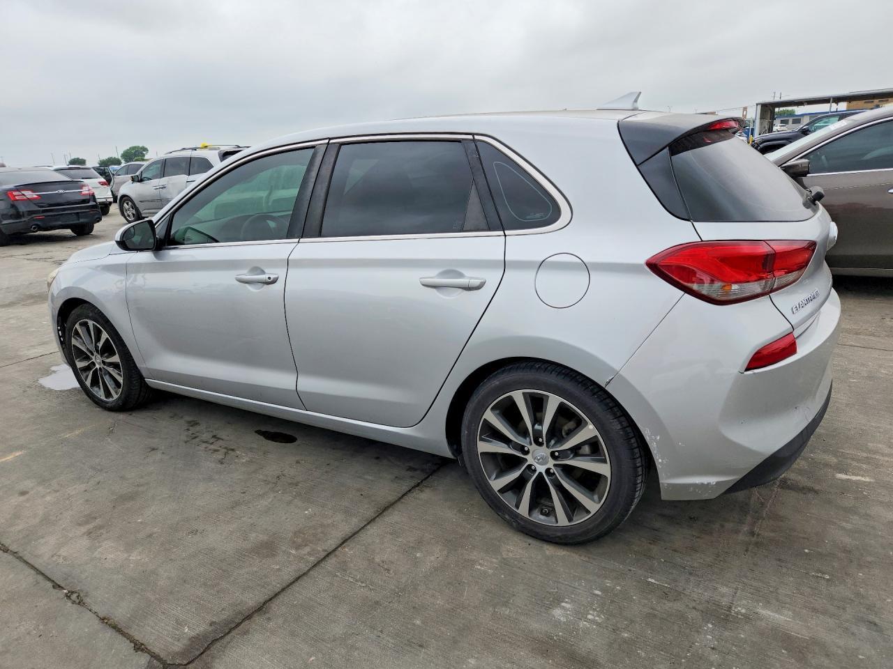 2018 Hyundai Elantra Gt Base - Фото 2