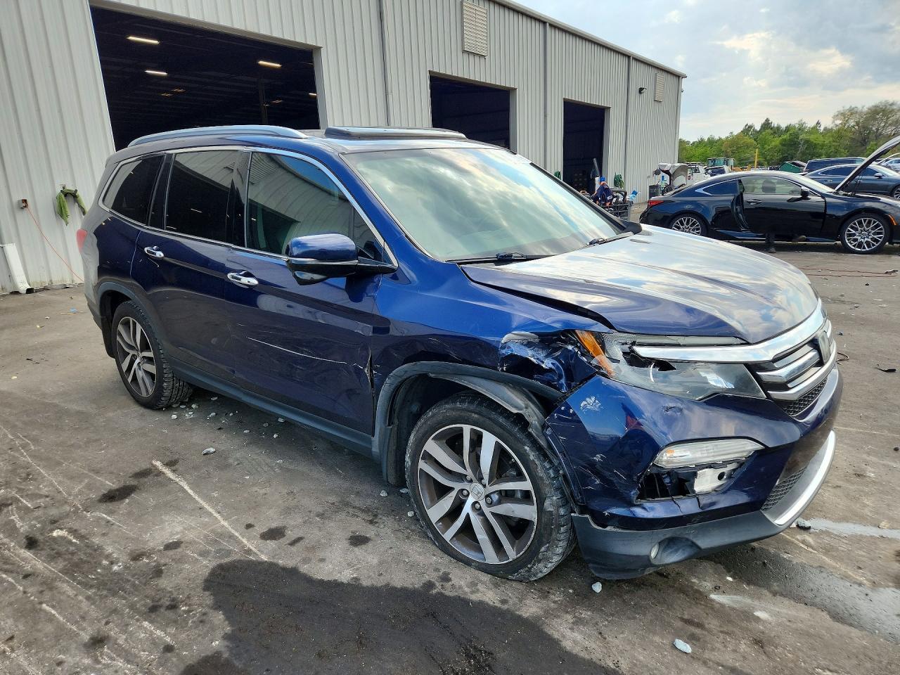 2017 Honda Pilot Touring - Image 4