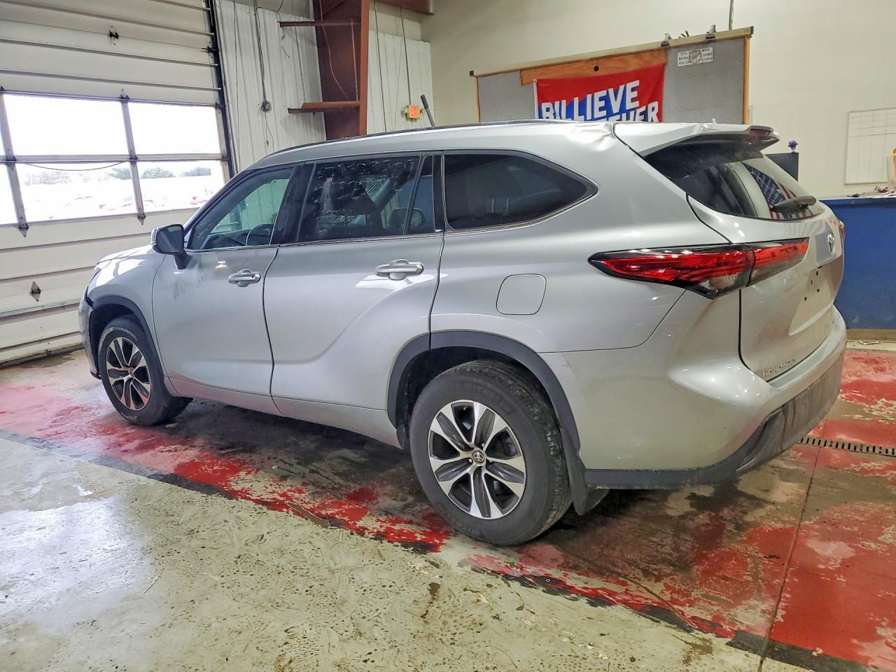 2021 Toyota Highlander Xle - Фото 2