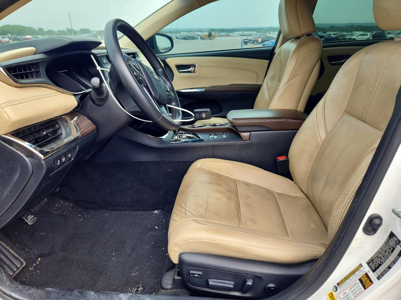 2015 Toyota Avalon Hybrid Limited - Image 7
