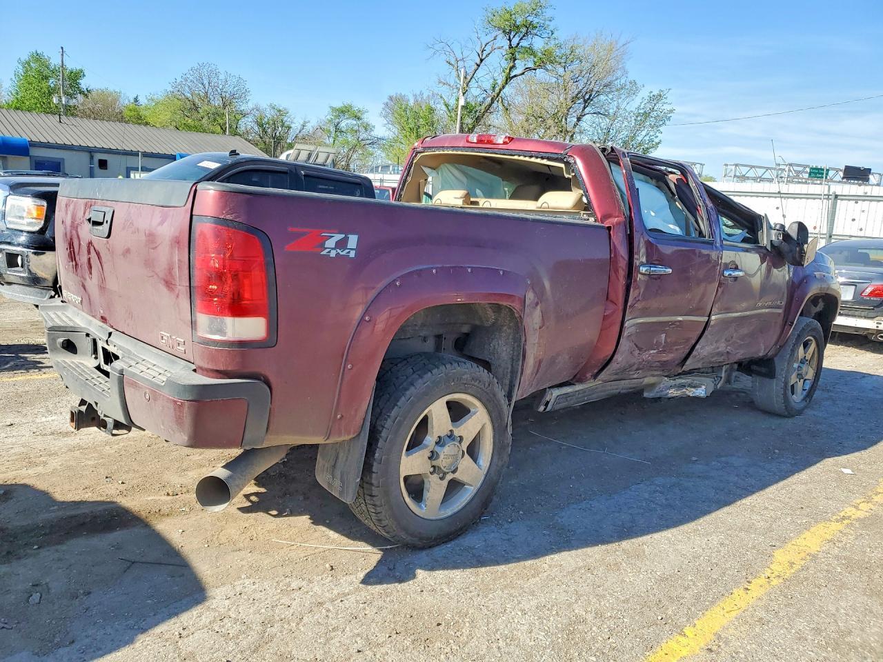 2013 GMC Sierra K2500 Denali - Image 3