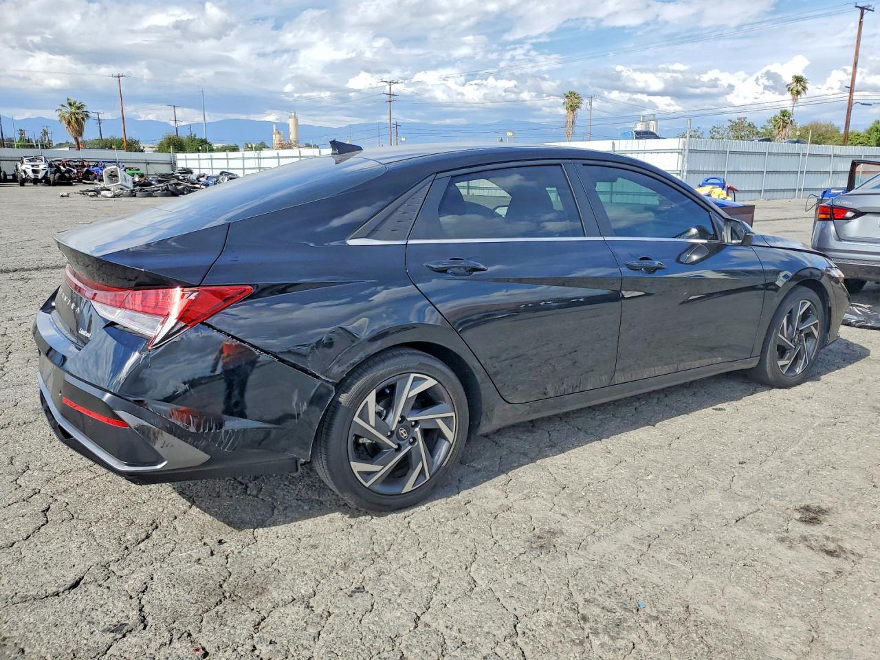 2024 Hyundai Elantra Limited - Image 3