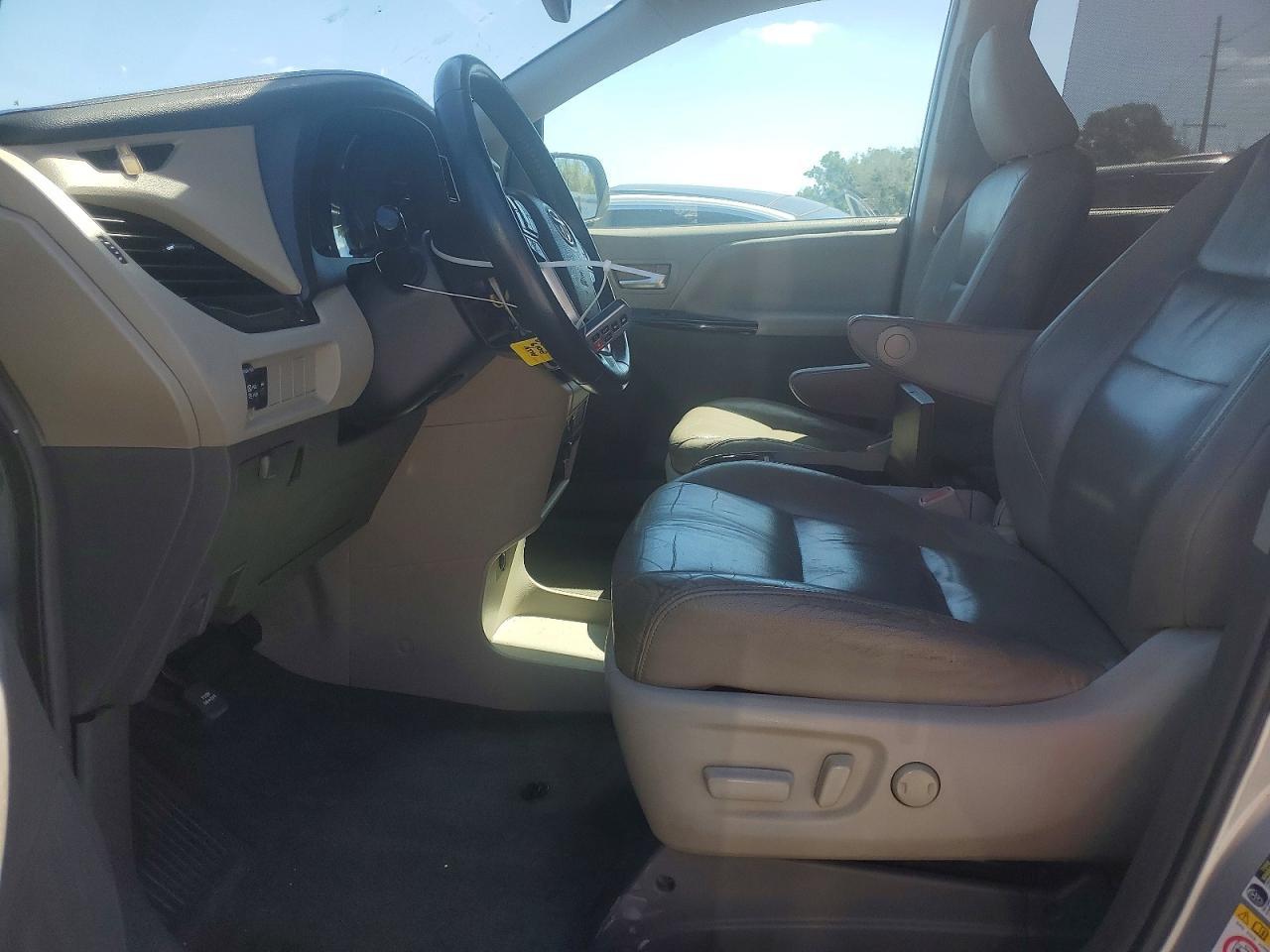 2019 Toyota Sienna Xle 8-Passenger - Image 7