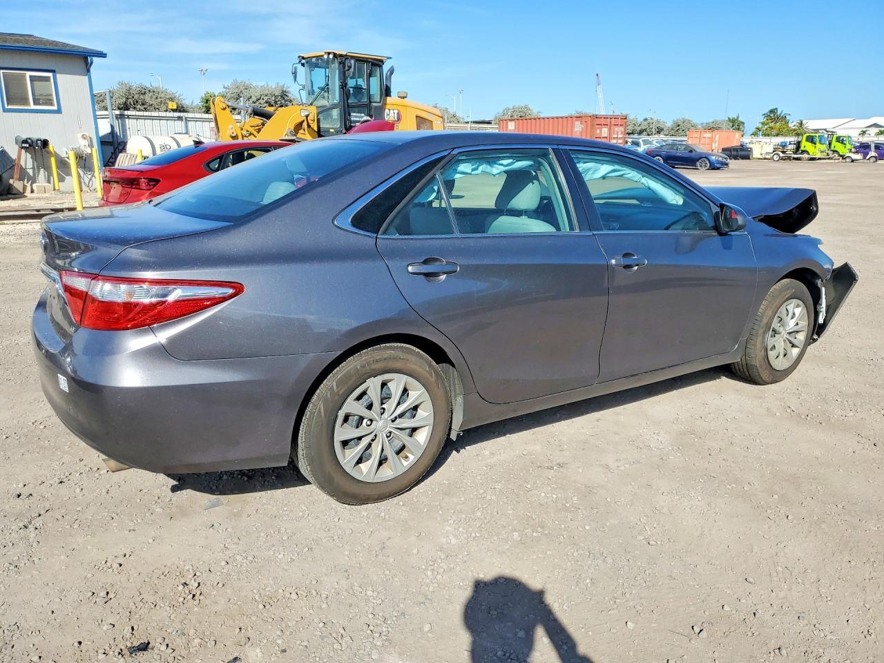 2016 Toyota Camry Le - Фото 3