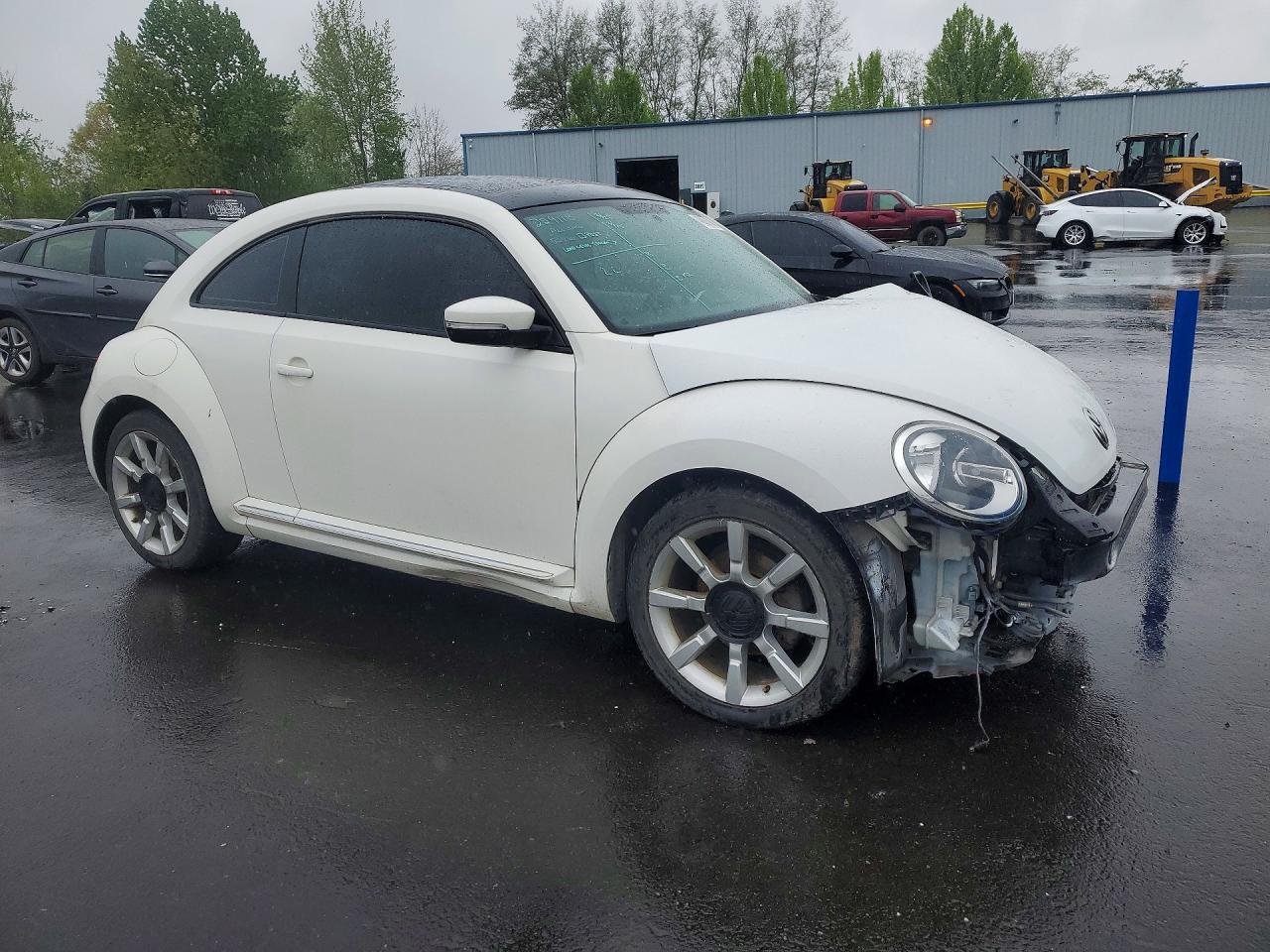2013 Volkswagen Beetle - Фото 4